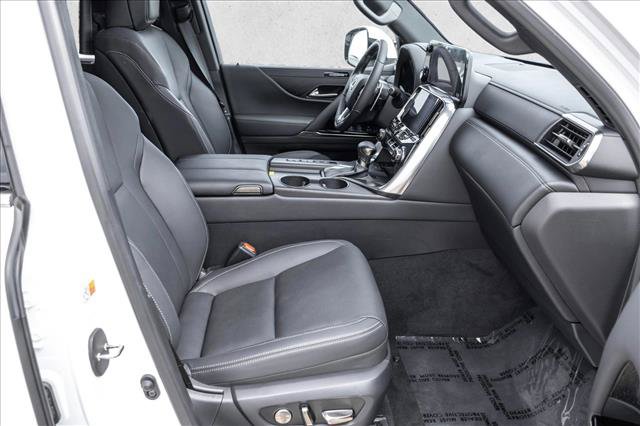 Used 2024 Lexus LX 600 4WD w/ Luxury Package image 28