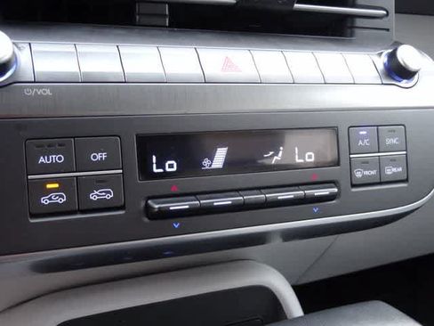 Used 2025 Hyundai Kona SEL FWD image 25