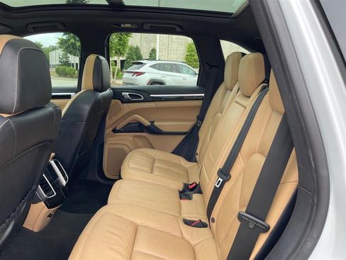 Used 2015 Porsche Cayenne S image 80