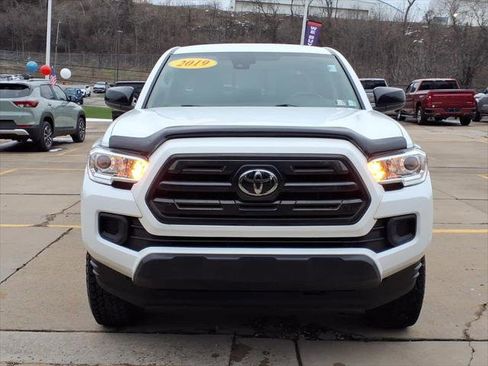 Used 2019 Toyota Tacoma SR w/ SR Convenience Package AWD/4WD image 3