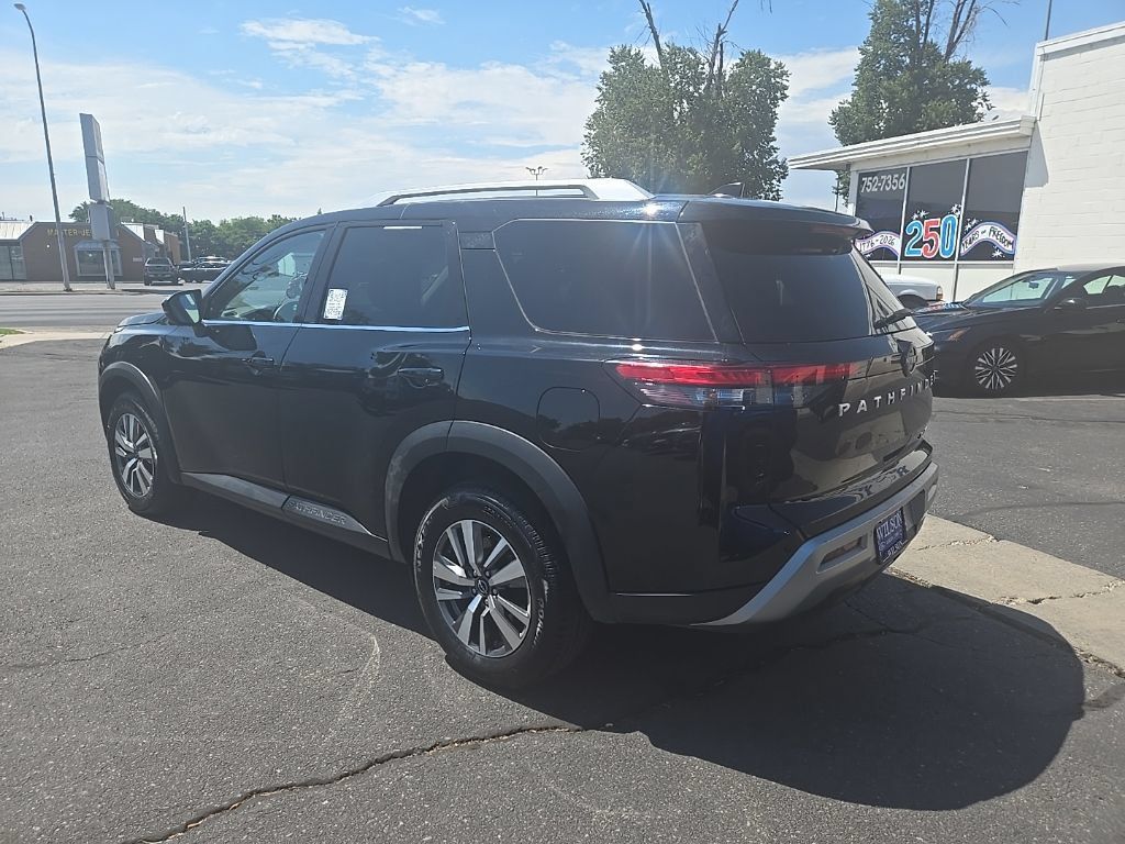 Used 2025 Nissan Pathfinder SL AWD/4WD image 7