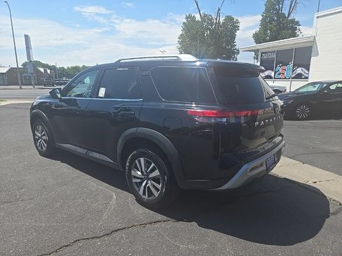 Used 2025 Nissan Pathfinder SL AWD/4WD image 7