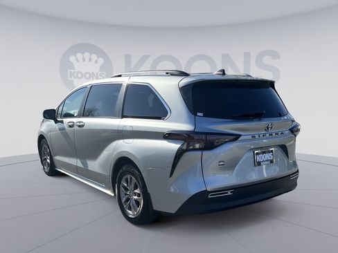 Used 2023 Toyota Sienna LE image 14
