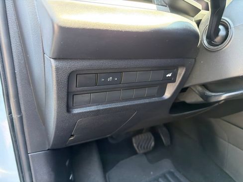 Used 2023 Mitsubishi Outlander SE AWD/4WD image 6