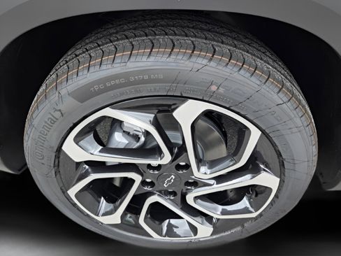 New 2026 Chevrolet Trax RS w/ Sunroof Package FWD image 9