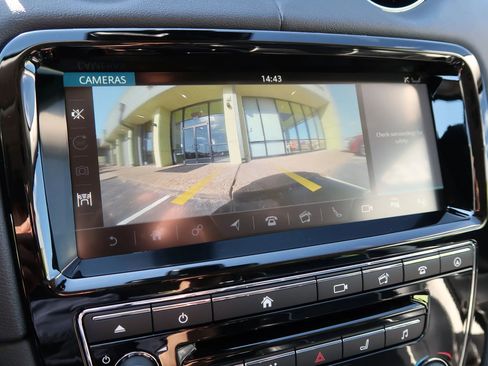 Used 2019 Jaguar XJ R-Sport image 32