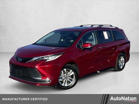 Certified 2022 Toyota Sienna Limited image 1