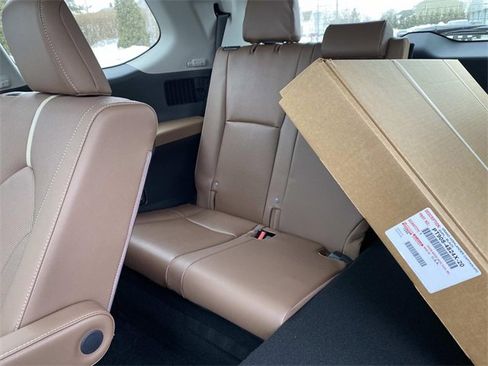 New 2026 Toyota Grand Highlander Platinum image 6