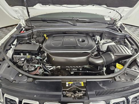 Used 2021 Jeep Grand Cherokee Laredo AWD/4WD image 9