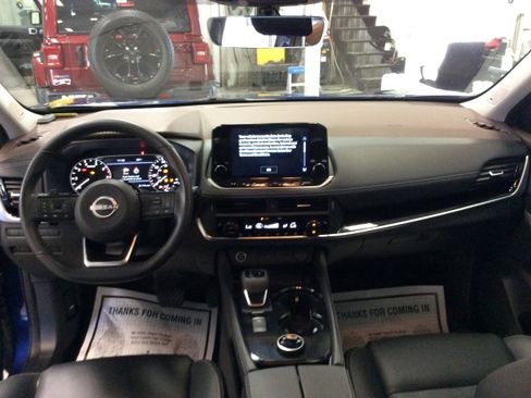 Used 2023 Nissan Rogue SL w/ SL Premium Package image 18