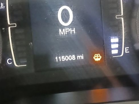 Used 2018 Jeep Cherokee Latitude Plus FWD image 23