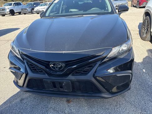 Used 2023 Toyota Camry SE image 2
