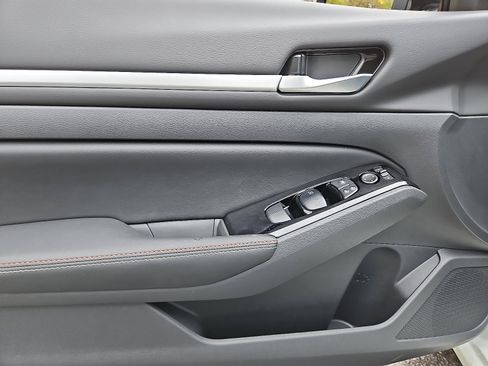 New 2025 Nissan Altima 2.5 SR w/ SR Premium Package image 10