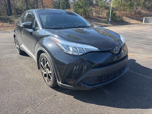 Used 2021 Toyota C-HR XLE image 2