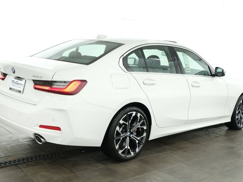 Used 2025 BMW 330i xDrive Sedan w/ Premium Package AWD/4WD image 5