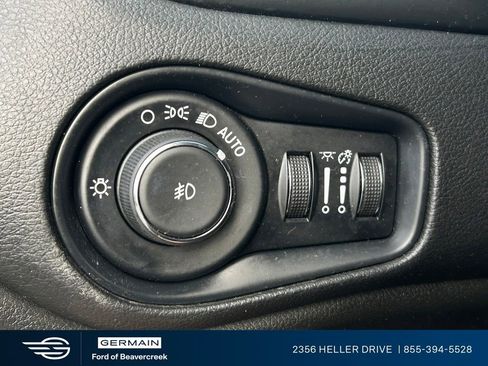 Used 2021 Jeep Renegade Latitude FWD image 25