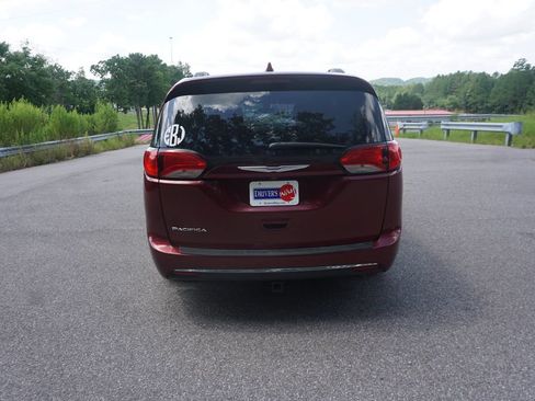 Used 2018 Chrysler Pacifica Touring Plus FWD image 21