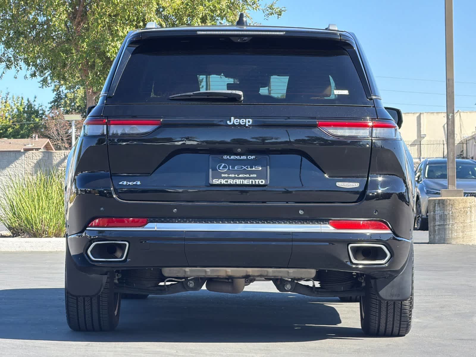Used 2023 Jeep Grand Cherokee Summit AWD/4WD image 8
