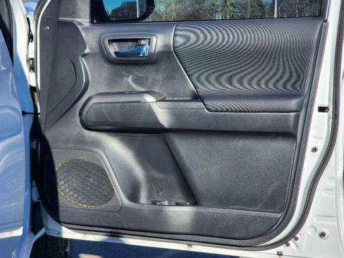 Used 2023 Toyota Tacoma TRD Off-Road image 10