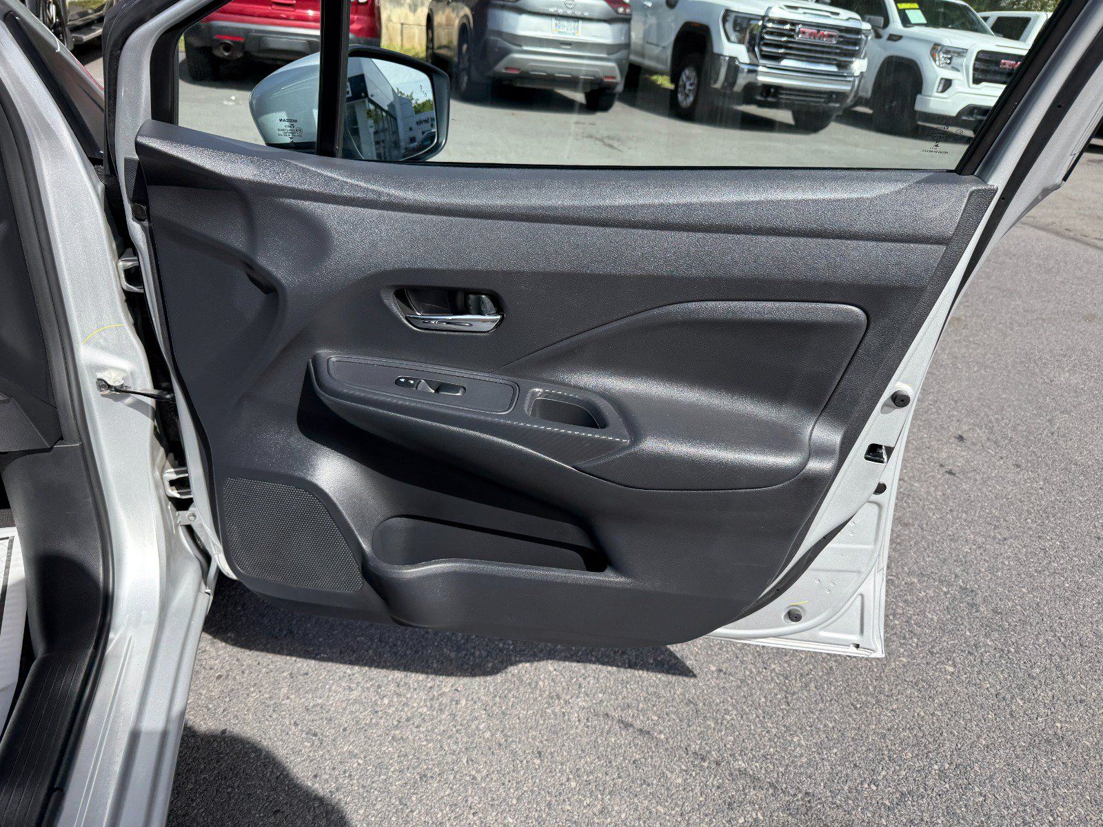 Used 2025 Nissan Versa SV FWD image 22