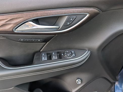 Certified 2022 Buick Envision Avenir w/ Technology Package II image 19