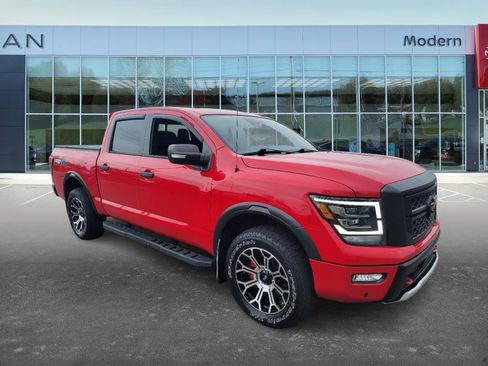 Used 2021 Nissan Titan PRO-4X w/ Pro-4x Convenience Package image 3