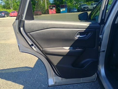 Used 2024 Nissan Rogue SV AWD/4WD image 19
