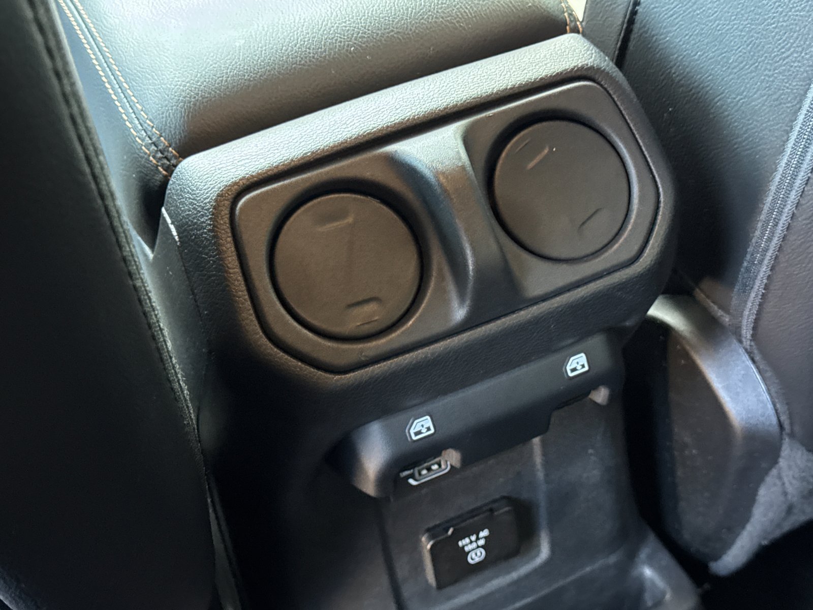 Used 2022 Jeep Wrangler Unlimited Sahara AWD/4WD image 35