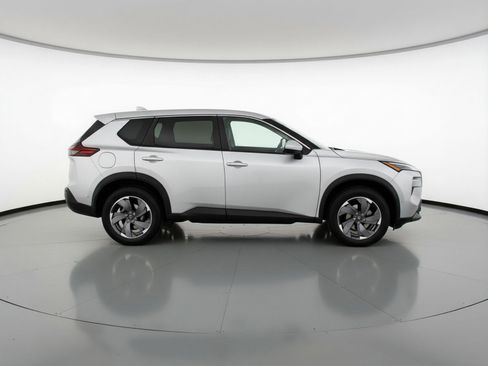 Used 2025 Nissan Rogue SV image 11