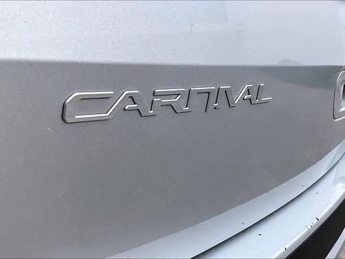 Used 2023 Kia Carnival LX image 29