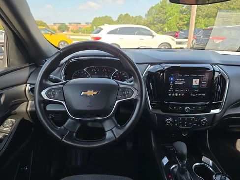 Used 2023 Chevrolet Traverse LT FWD image 13
