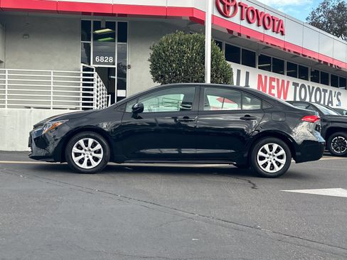 Used 2025 Toyota Corolla LE FWD image 2