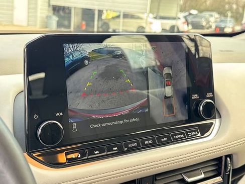 Used 2023 Nissan Rogue SL w/ SL Premium Package image 19