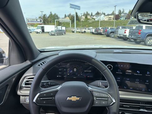 New 2026 Chevrolet Traverse LT w/ Sun and Wheel Package AWD/4WD image 13