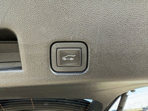 Used 2024 GMC Acadia Elevation image 31