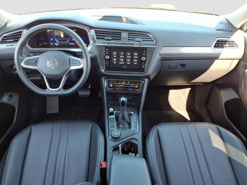 Used 2022 Volkswagen Tiguan SE AWD/4WD image 18