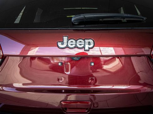 Used 2020 Jeep Grand Cherokee Limited image 14