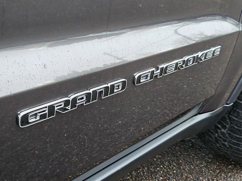 Used 2021 Jeep Grand Cherokee Laredo w/ Security & Convenience Group image 27