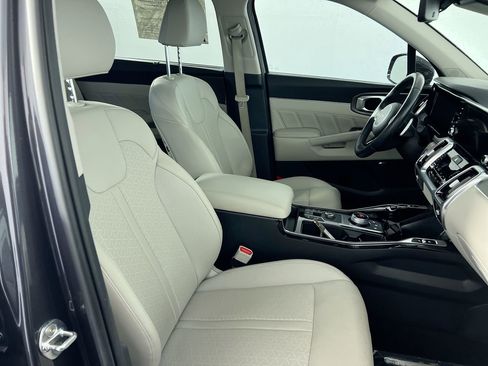 Certified 2023 Kia Sorento SX Prestige w/ Panoramic Sunroof Package image 29