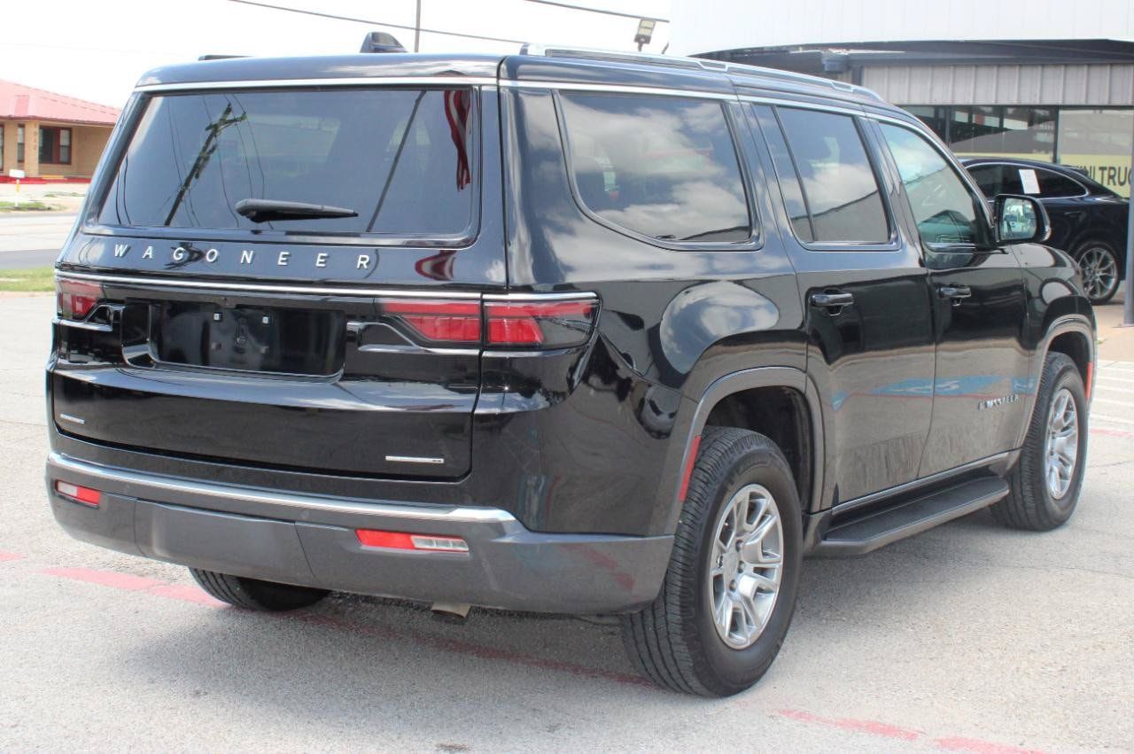 Used 2022 Jeep Wagoneer Series I AWD/4WD image 3