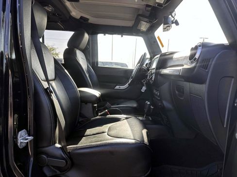 Used 2018 Jeep Wrangler Unlimited Sahara w/ Connectivity Group image 7