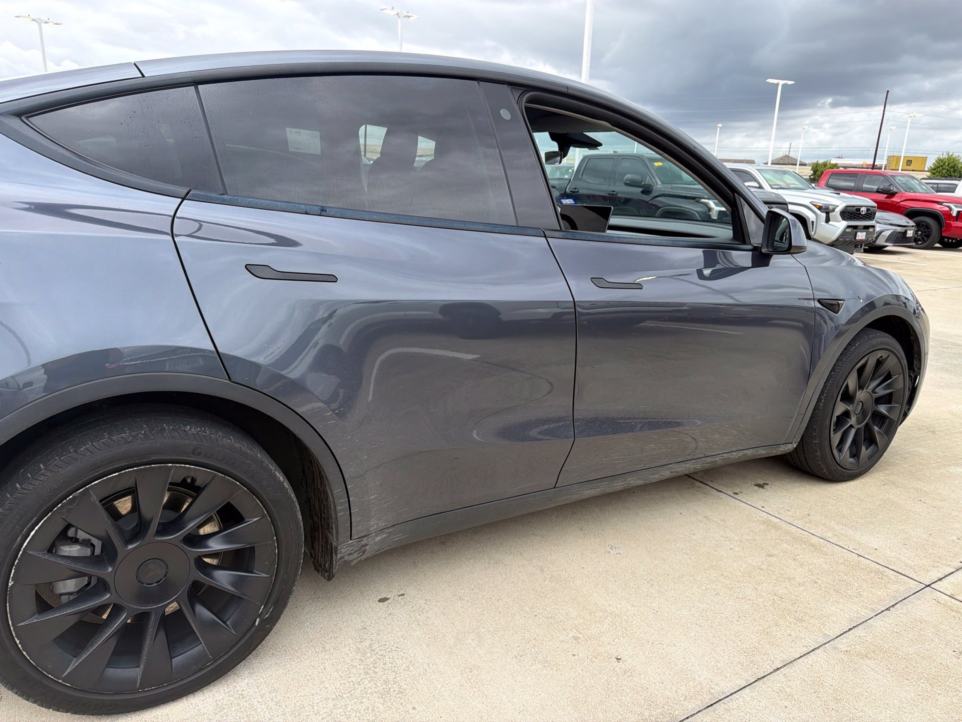 Used 2022 Tesla Model Y Long Range AWD/4WD image 2
