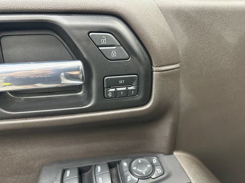 Used 2022 GMC Sierra 1500 SLT w/ SLT Premium Package AWD/4WD image 9