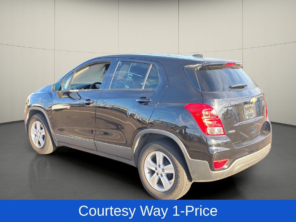 Used 2020 Chevrolet Trax LS w/ Tint and Cruise Package FWD image 6