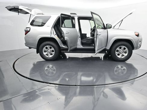 Used 2022 Toyota 4Runner SR5 Premium AWD/4WD image 42