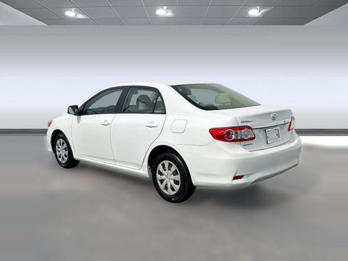 Used 2011 Toyota Corolla LE FWD image 3