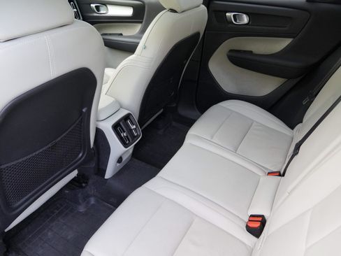 Used 2020 Volvo XC40 T5 Momentum w/ Protection Package Premier AWD/4WD image 34