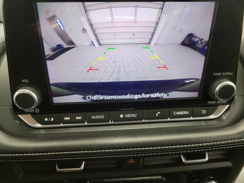 Used 2025 Nissan Rogue SV image 15