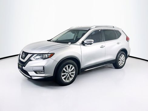 Used 2018 Nissan Rogue SV w/ Premium Package image 3