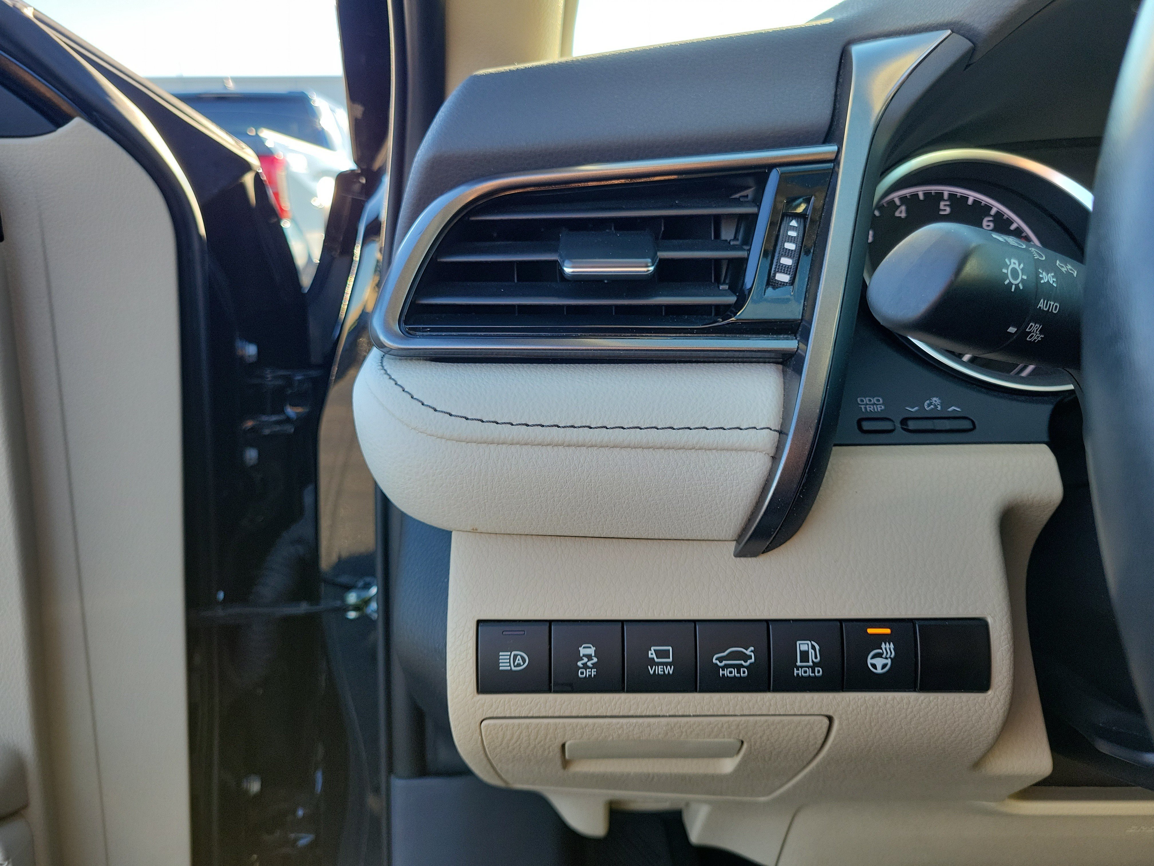 Used 2024 Toyota Camry XLE w/ Navigation Package FWD image 20